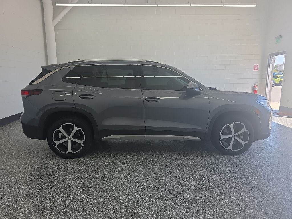 2025 Volkswagen Tiguan 2.0T SE
