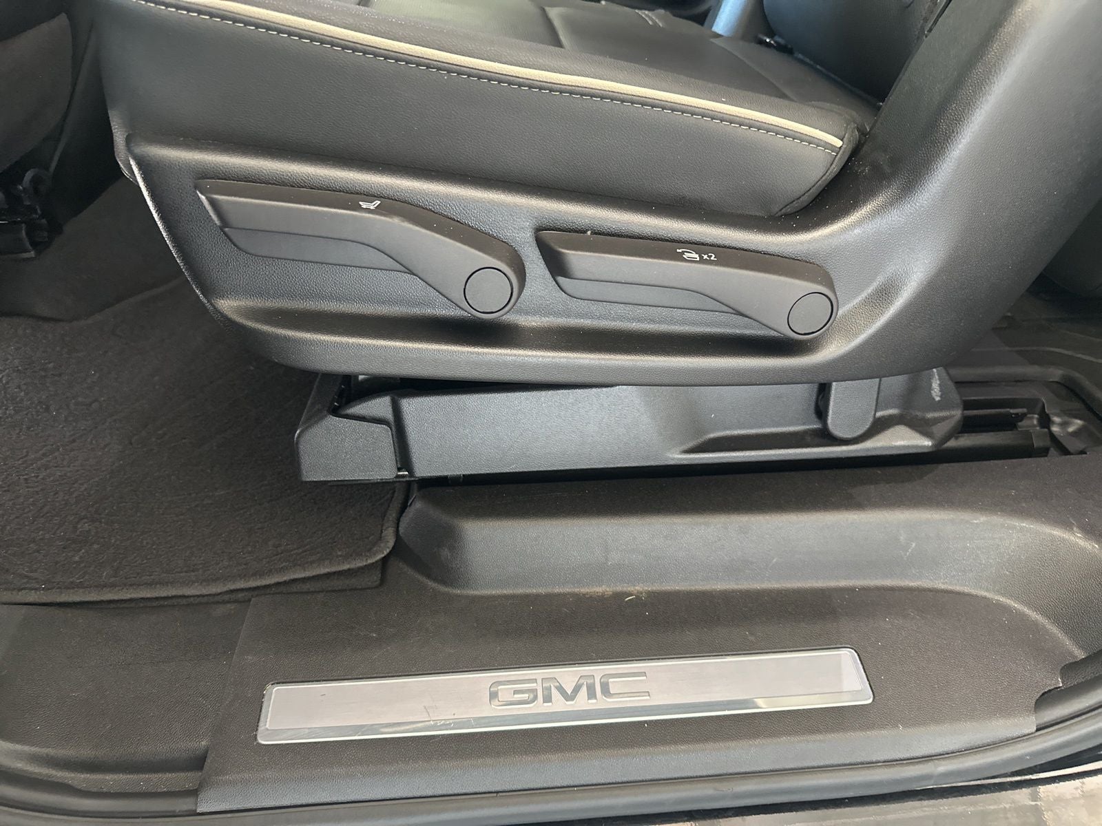 2024 GMC Yukon XL SLT