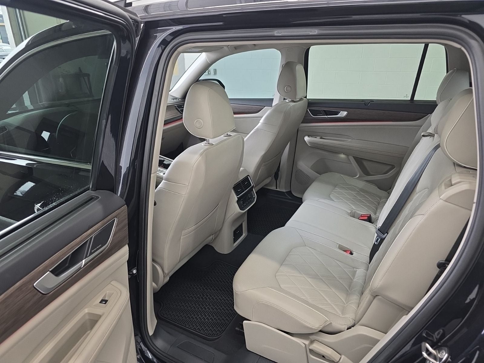 2024 Volkswagen Atlas 2.0T SEL Premium R-Line