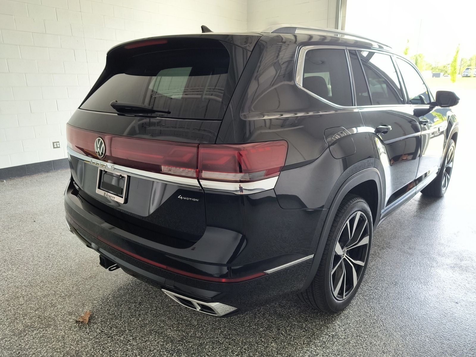 2025 Volkswagen Atlas 2.0T SEL Premium R-Line