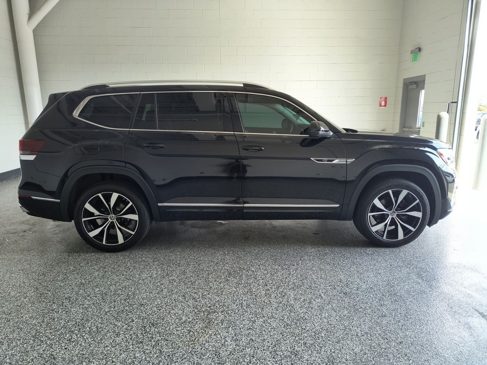 2025 Volkswagen Atlas 2.0T SEL Premium R-Line