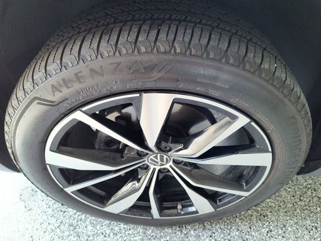 2025 Volkswagen Atlas 2.0T SEL Premium R-Line