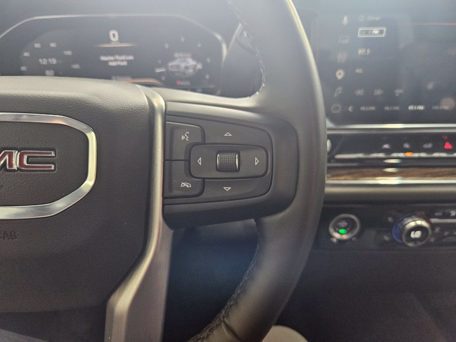 2024 GMC Sierra 1500 SLE