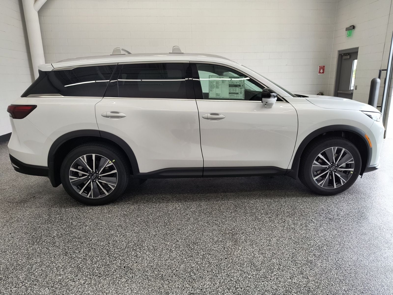 2027 INFINITI QX60 LUXE