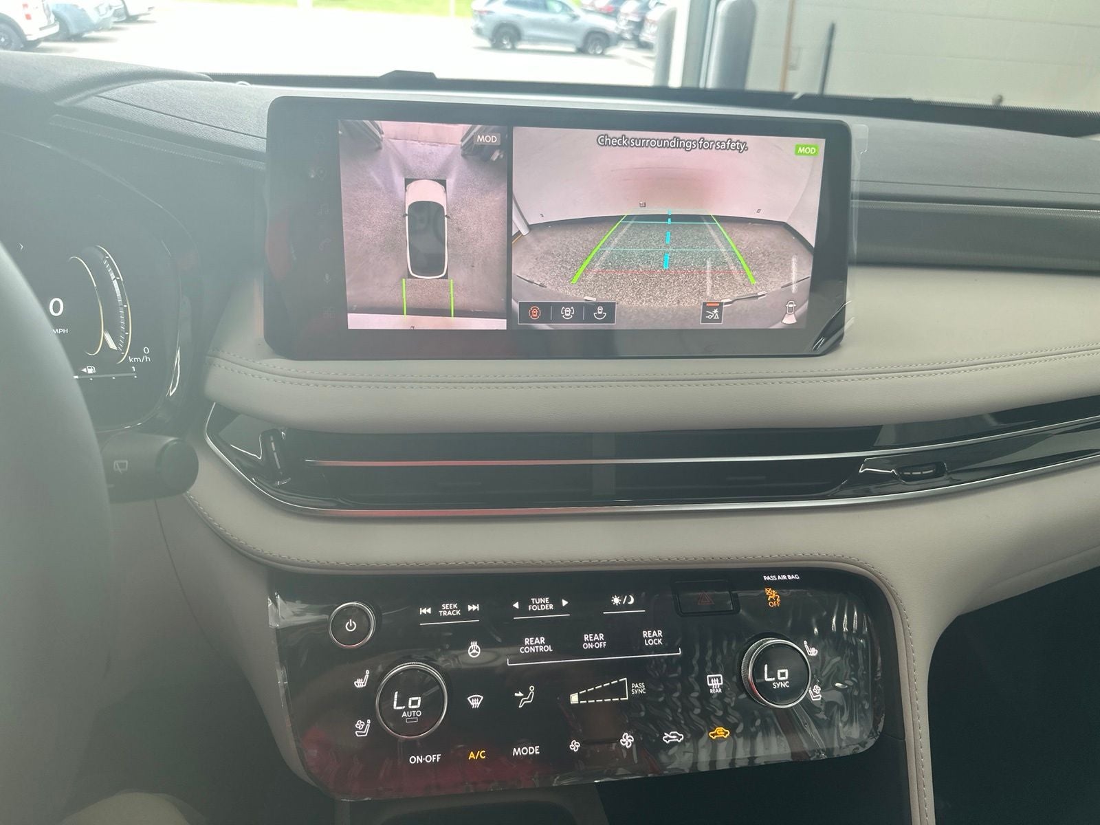 2027 INFINITI QX60 LUXE