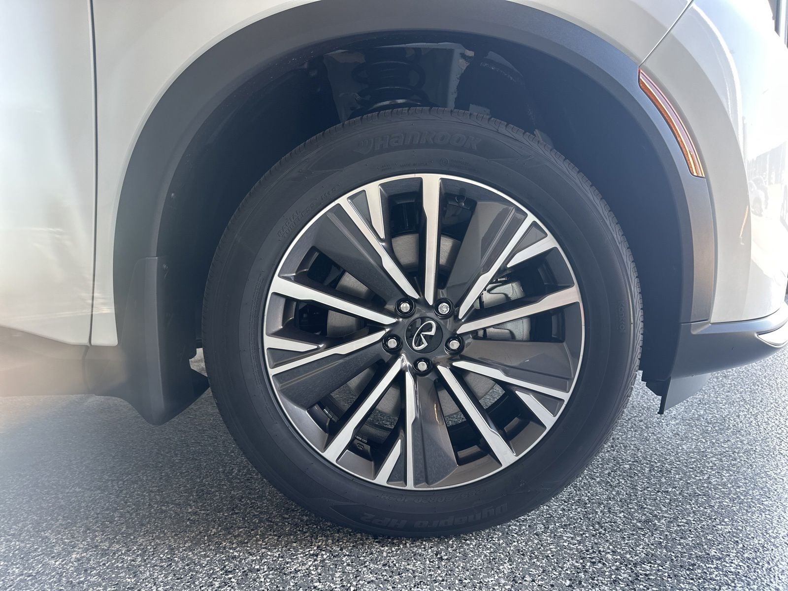 2027 INFINITI QX60 LUXE
