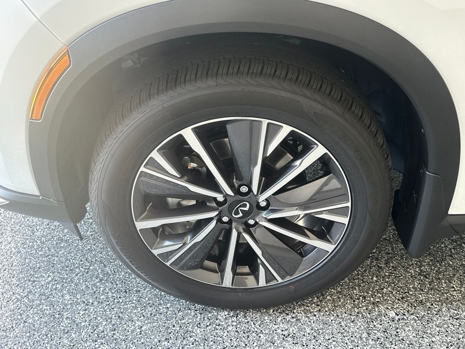 2027 INFINITI QX60 LUXE