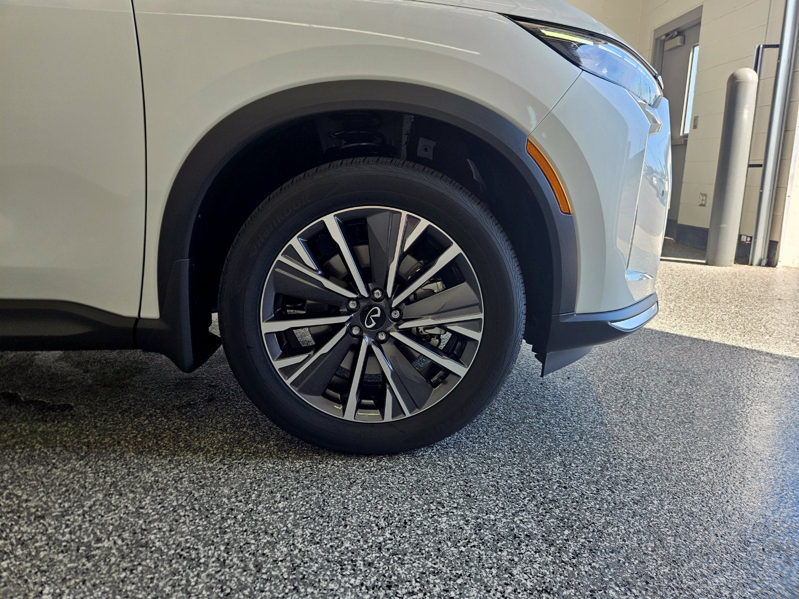 2027 INFINITI QX60 LUXE AWD