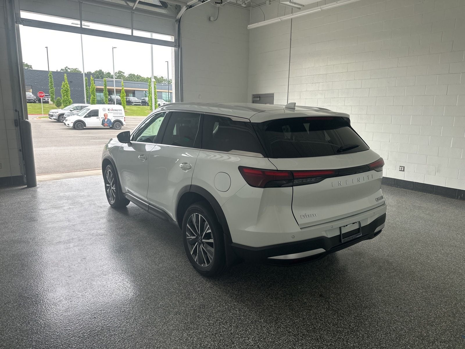 2027 INFINITI QX60 LUXE
