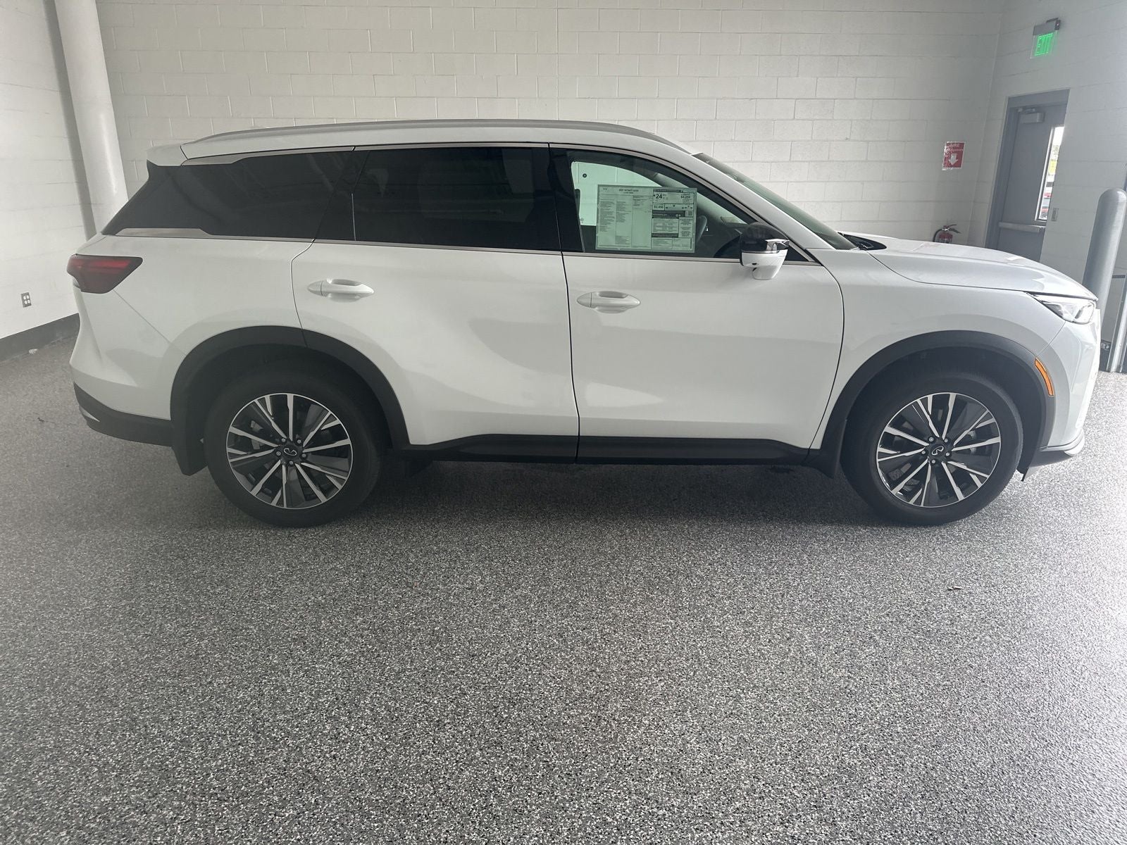 2027 INFINITI QX60 LUXE