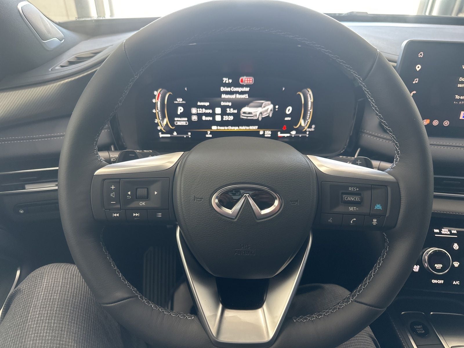 2027 INFINITI QX60 LUXE