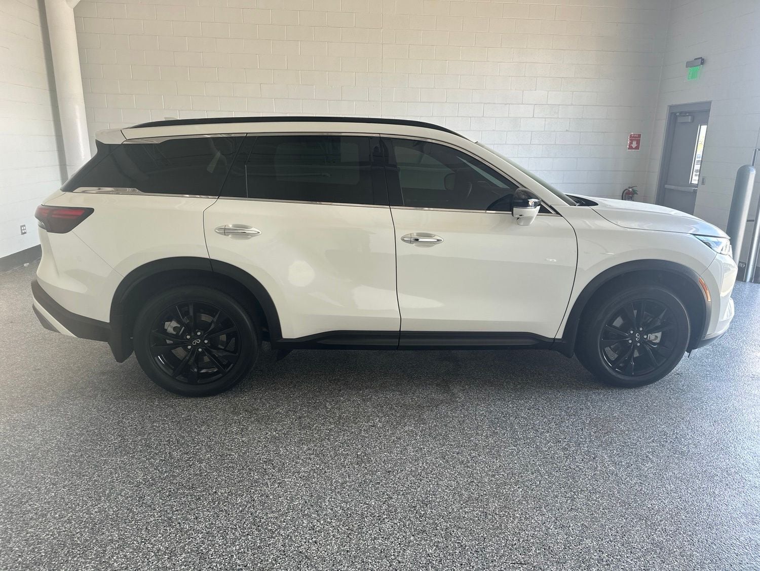 2025 INFINITI QX60 LUXE