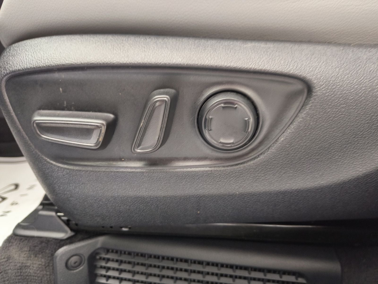 2024 Toyota Sienna XLE 8 Passenger