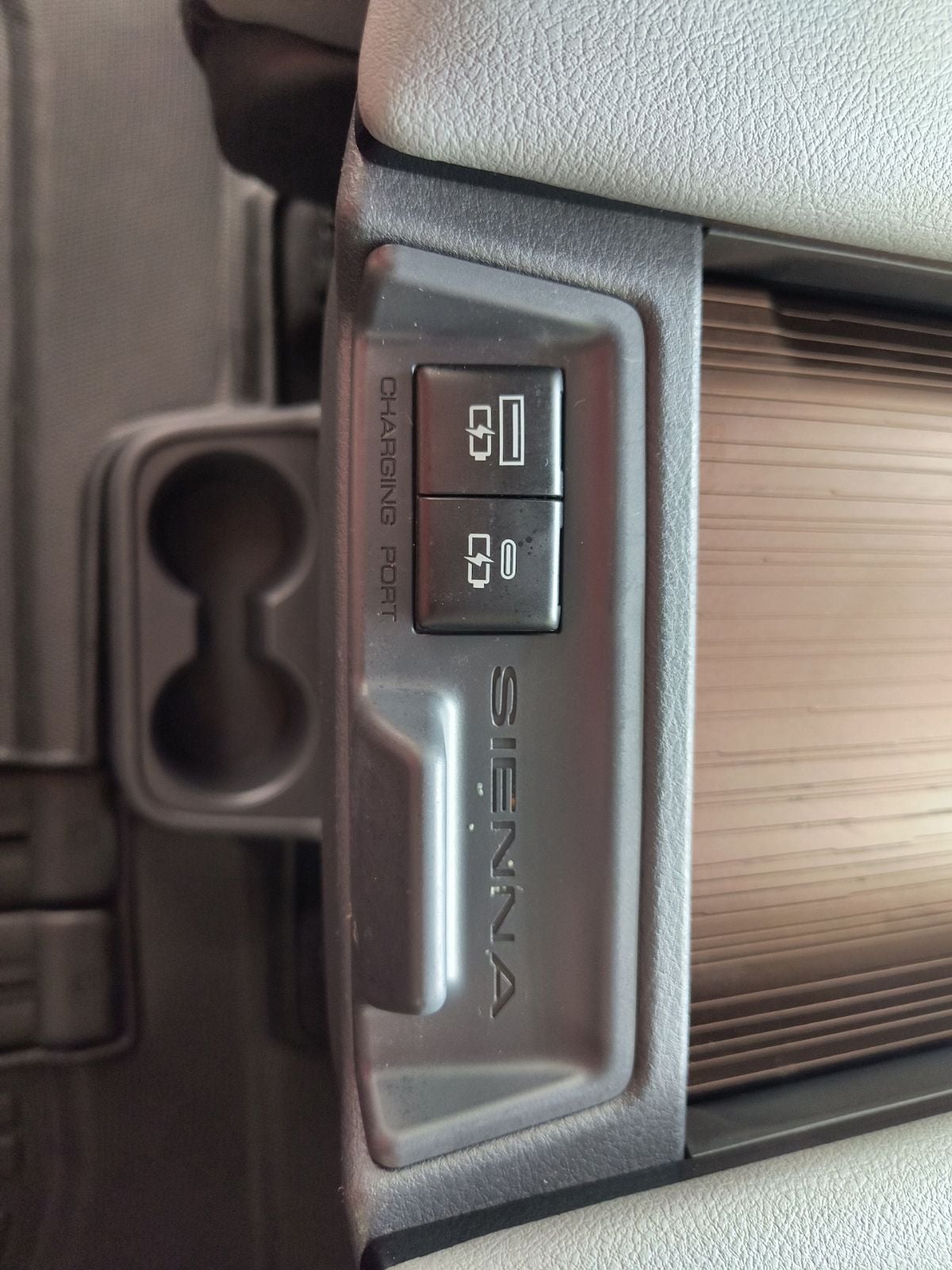 2024 Toyota Sienna XLE 8 Passenger