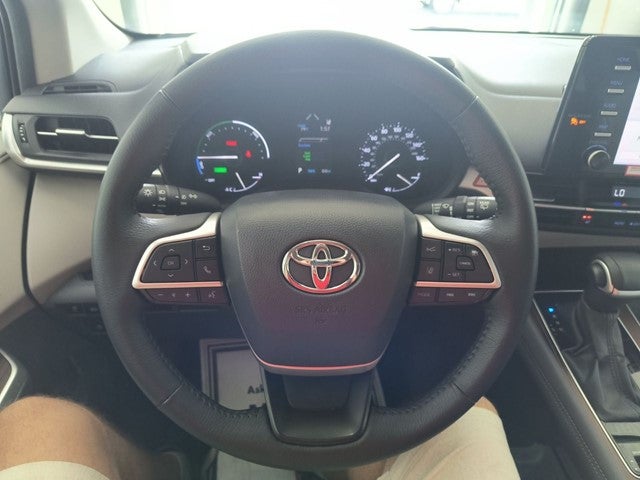 2024 Toyota Sienna XLE 8 Passenger