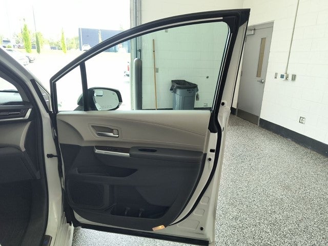 2024 Toyota Sienna XLE 8 Passenger