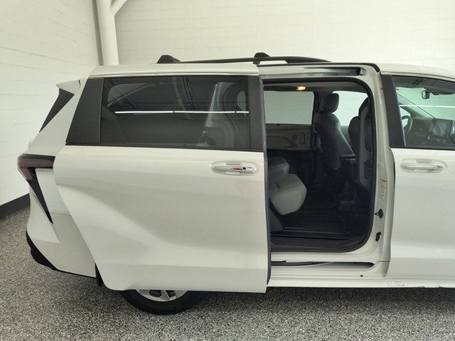 2024 Toyota Sienna XLE 8 Passenger