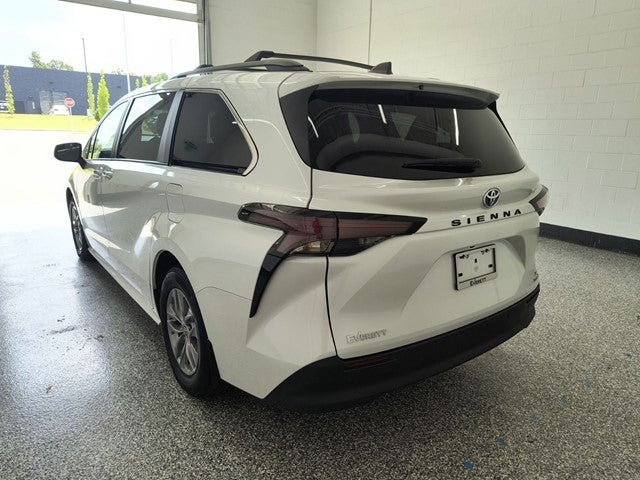 2024 Toyota Sienna XLE 8 Passenger