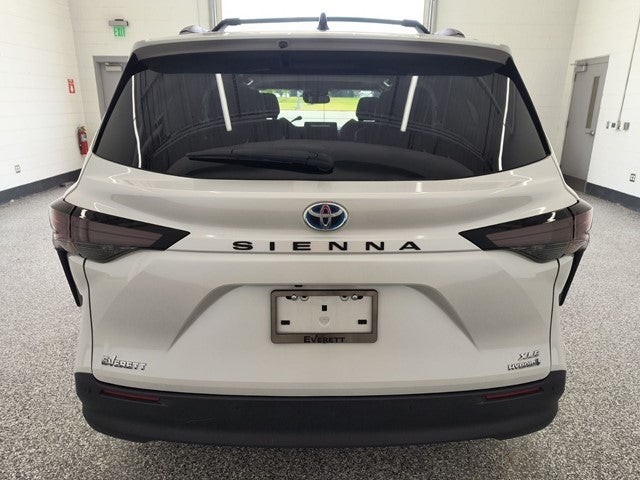 2024 Toyota Sienna XLE 8 Passenger