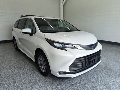 2024 Toyota Sienna XLE 8 Passenger