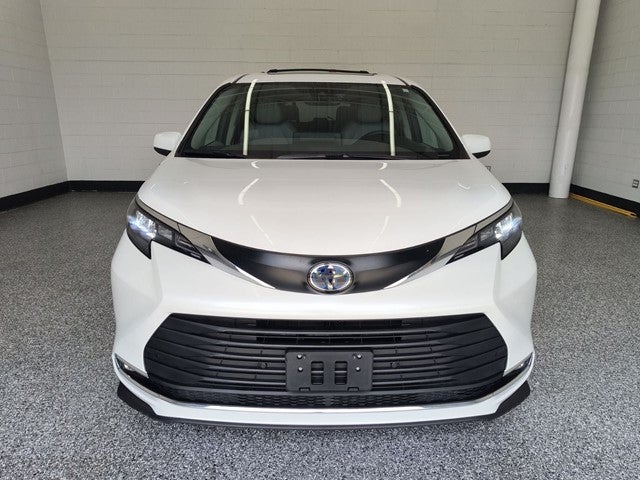 2024 Toyota Sienna XLE 8 Passenger