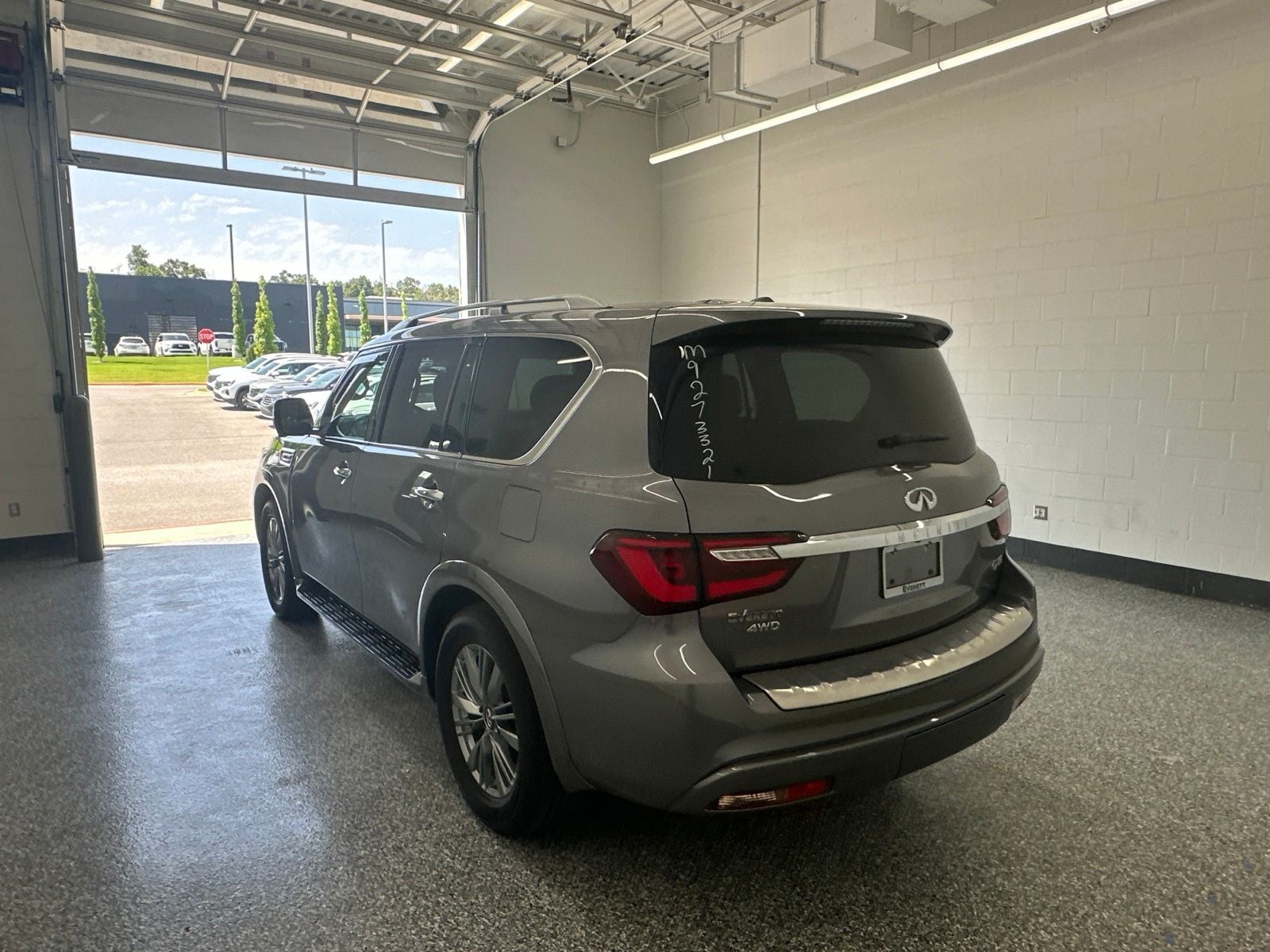 2021 INFINITI QX80 LUXE