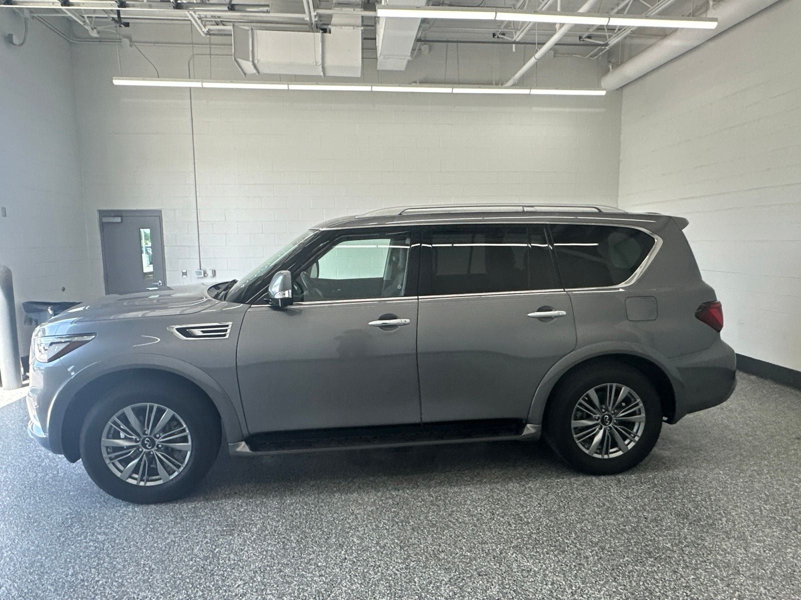 2021 INFINITI QX80 LUXE