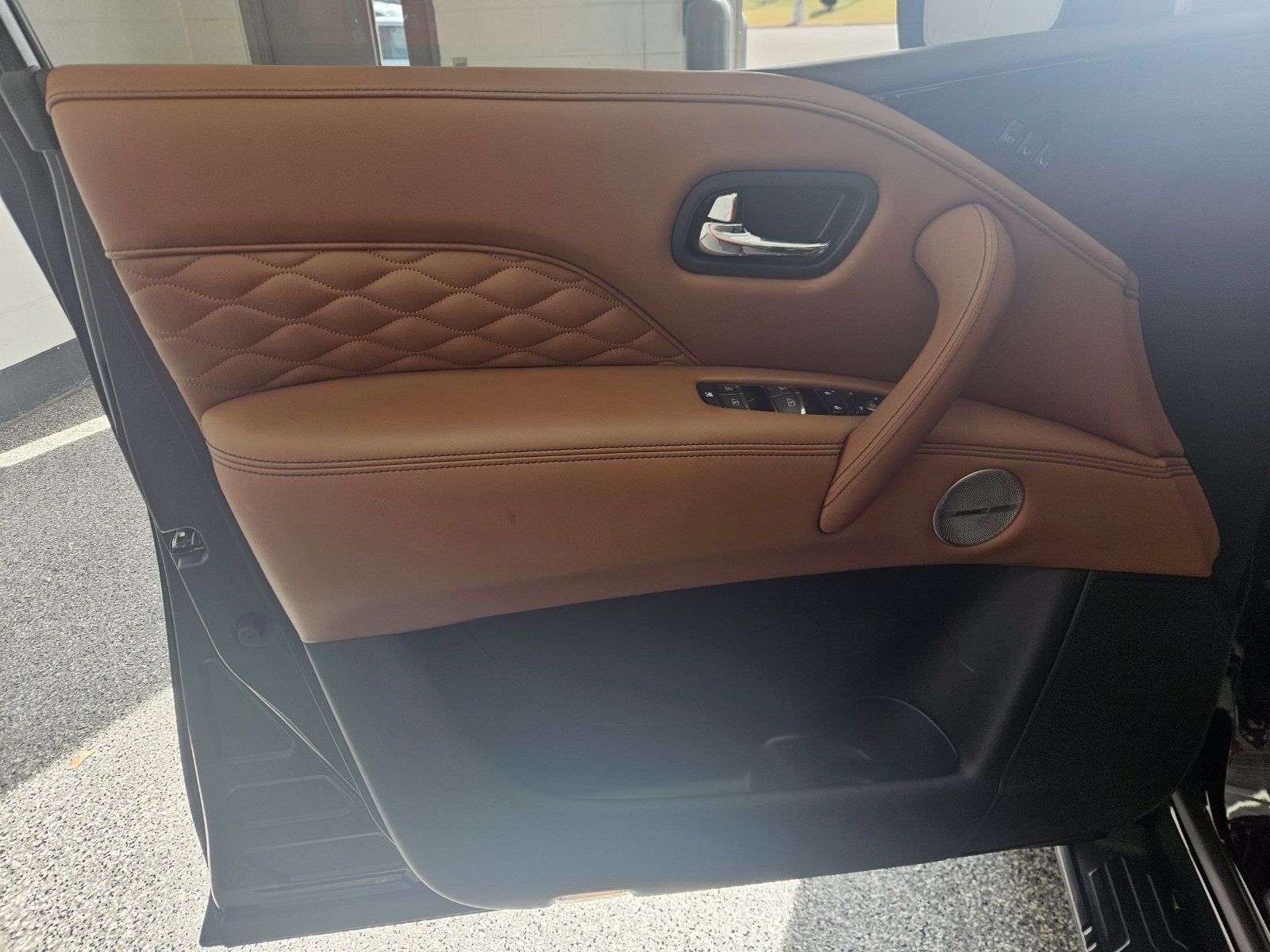 2023 INFINITI QX80 Sensory