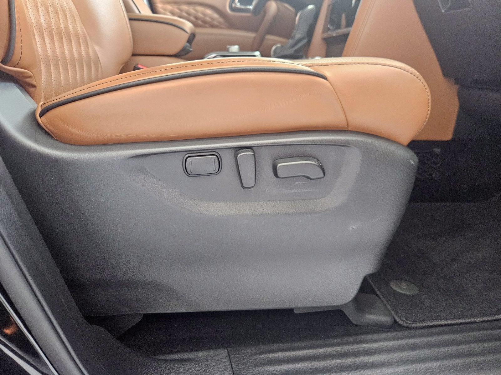2023 INFINITI QX80 Sensory