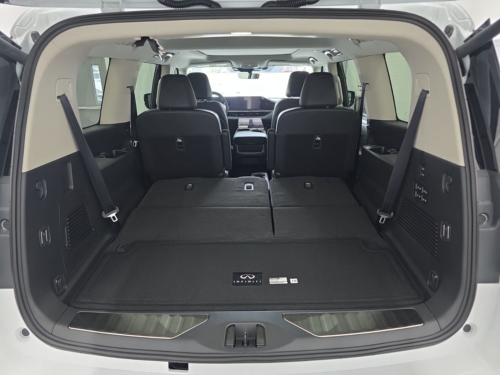 2026 INFINITI QX80 LUXE