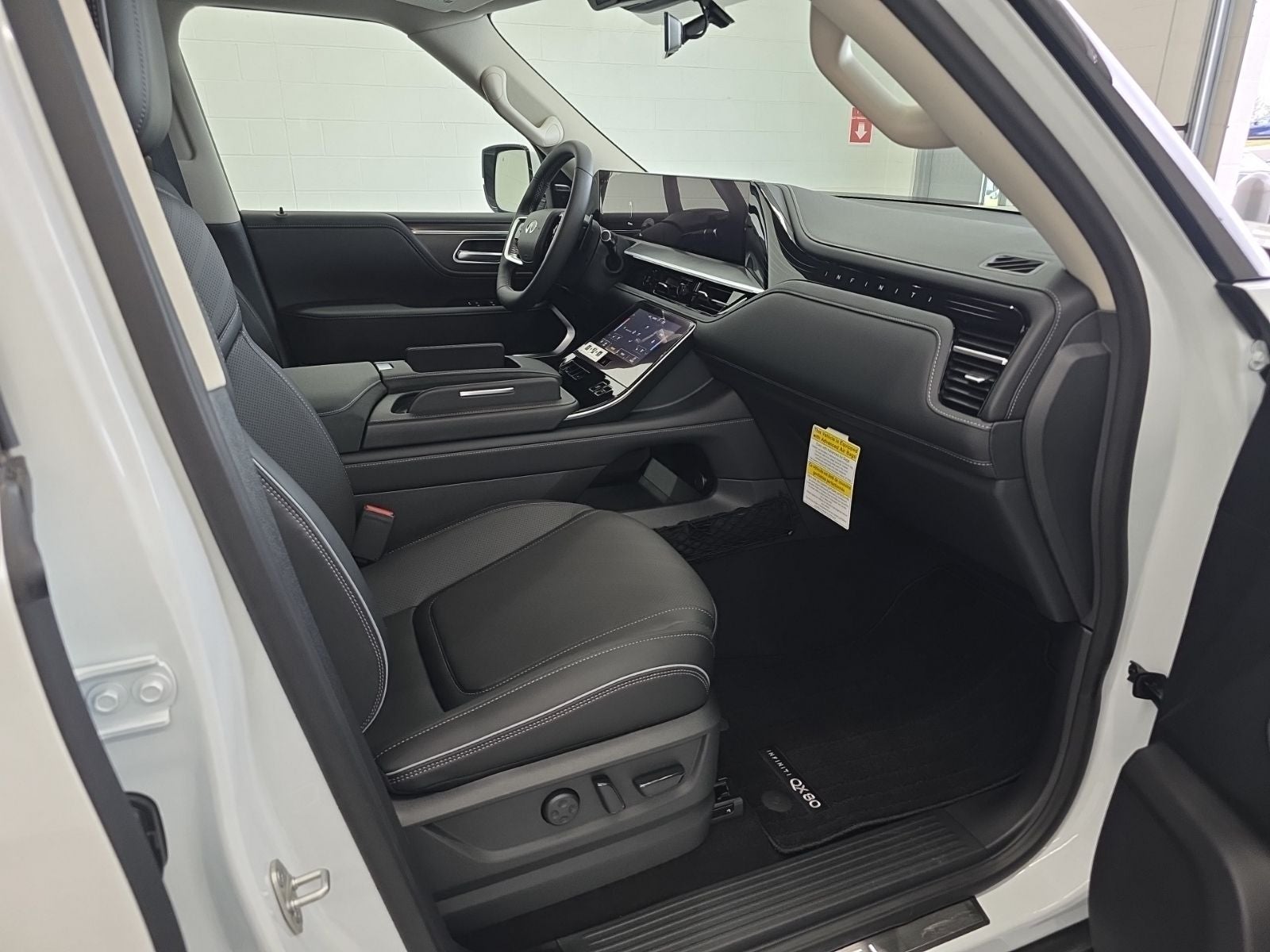 2026 INFINITI QX80 LUXE
