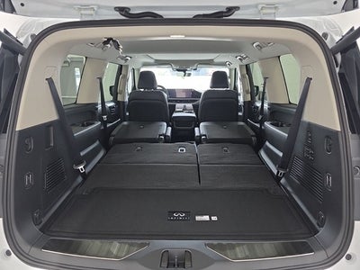 2026 INFINITI QX80 LUXE
