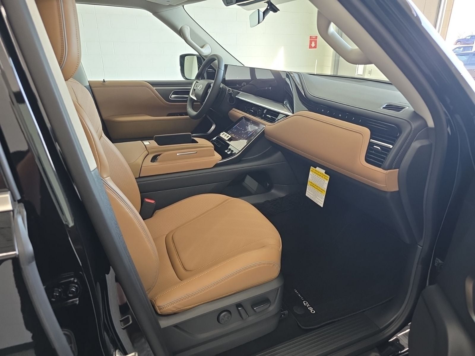 2026 INFINITI QX80 LUXE