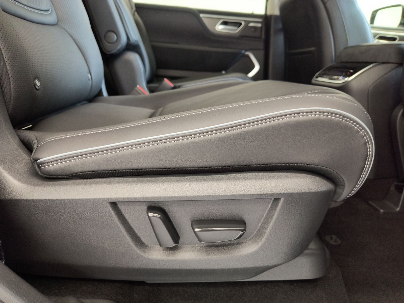 2027 INFINITI QX80 LUXE