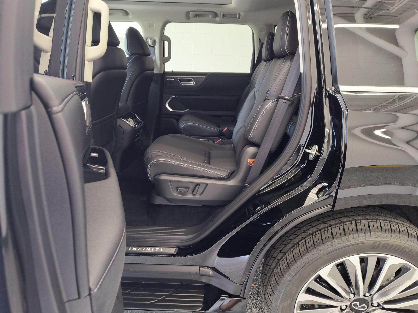 2027 INFINITI QX80 LUXE