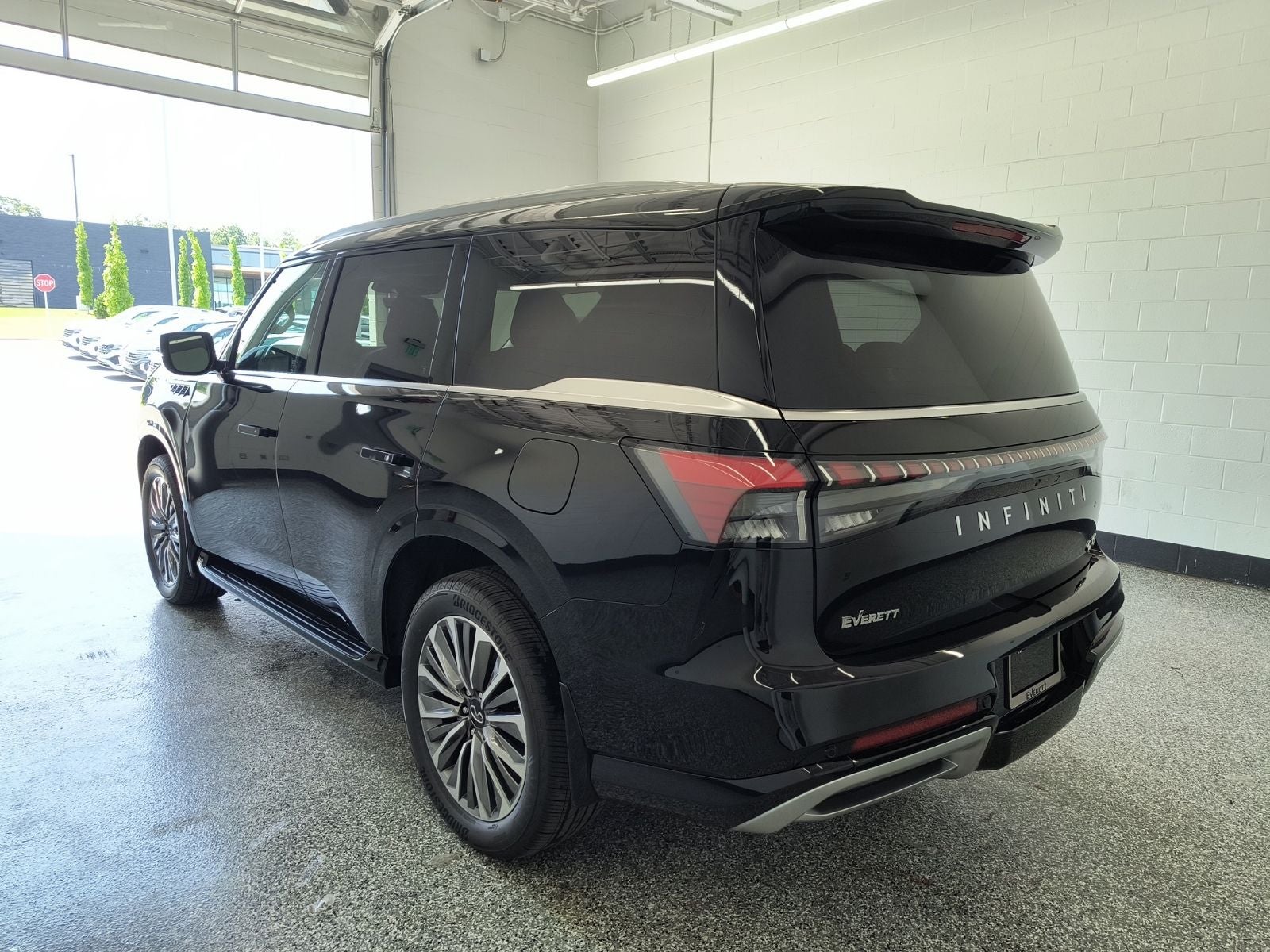 2027 INFINITI QX80 LUXE