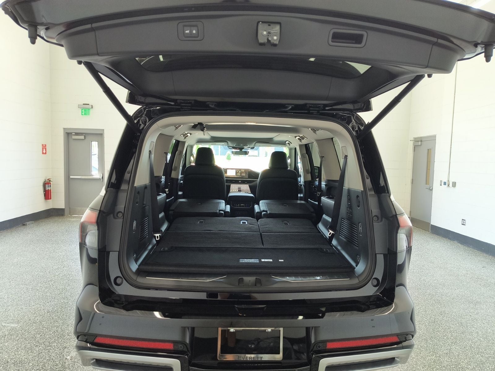 2027 INFINITI QX80 LUXE