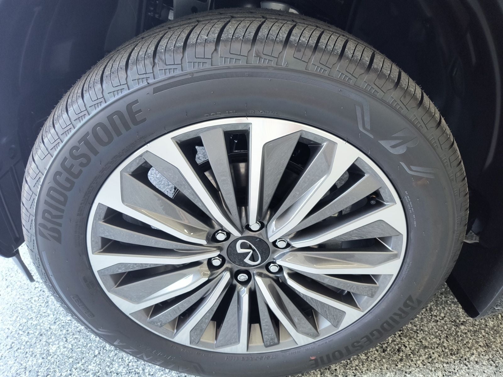 2027 INFINITI QX80 LUXE