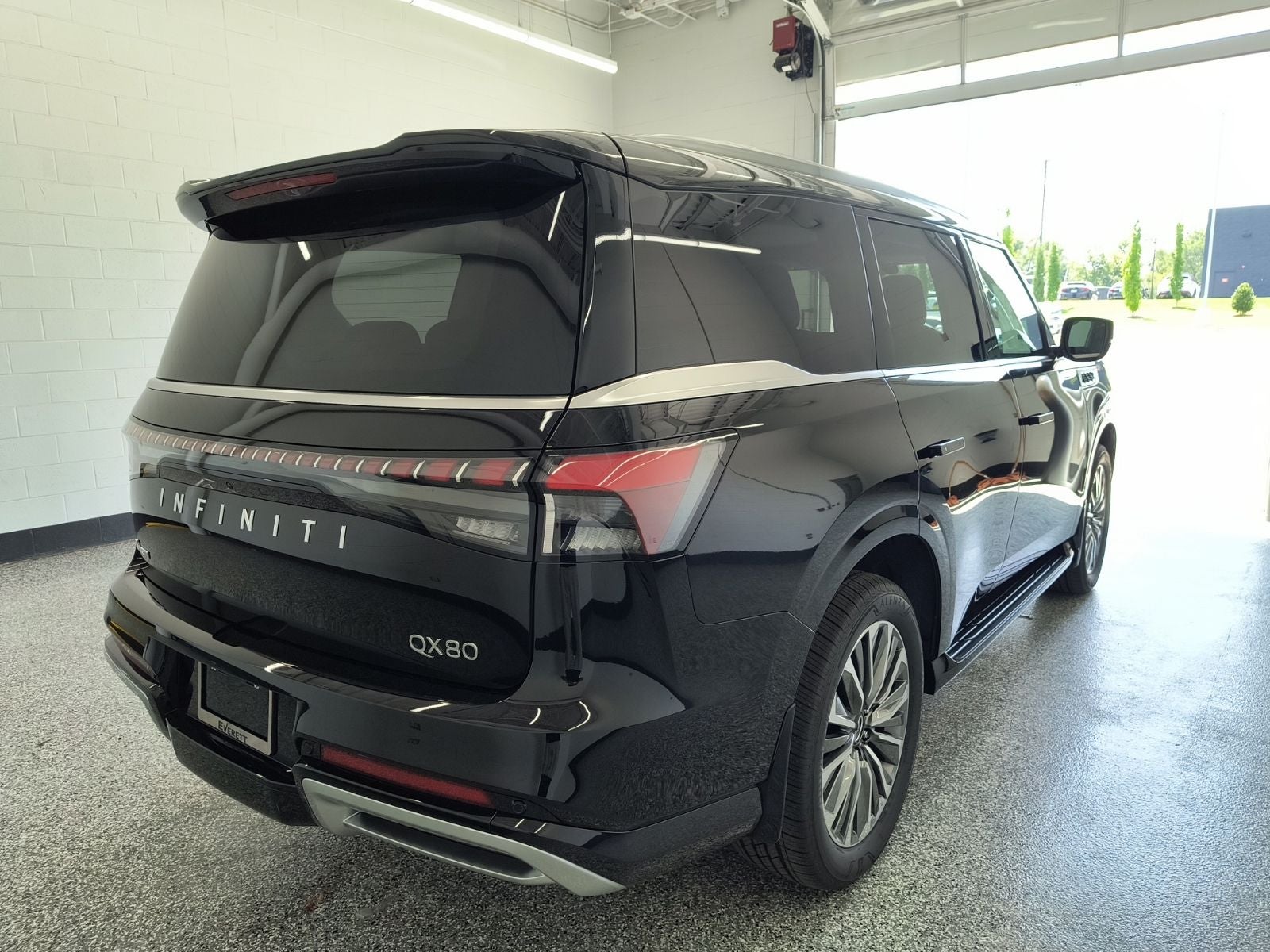2027 INFINITI QX80 LUXE