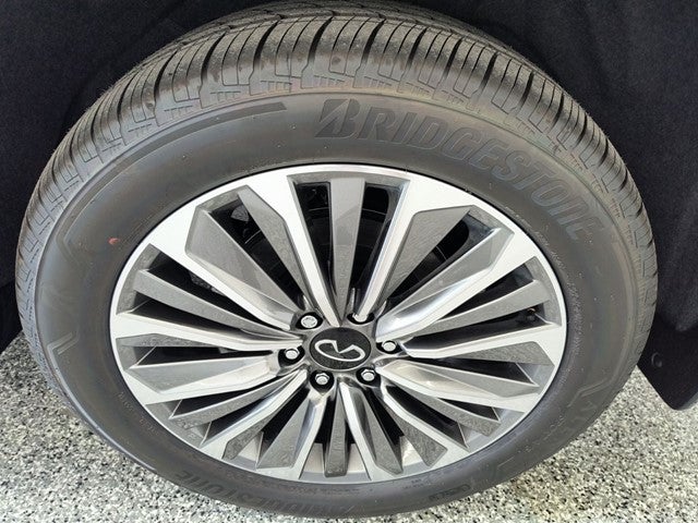 2027 INFINITI QX80 LUXE