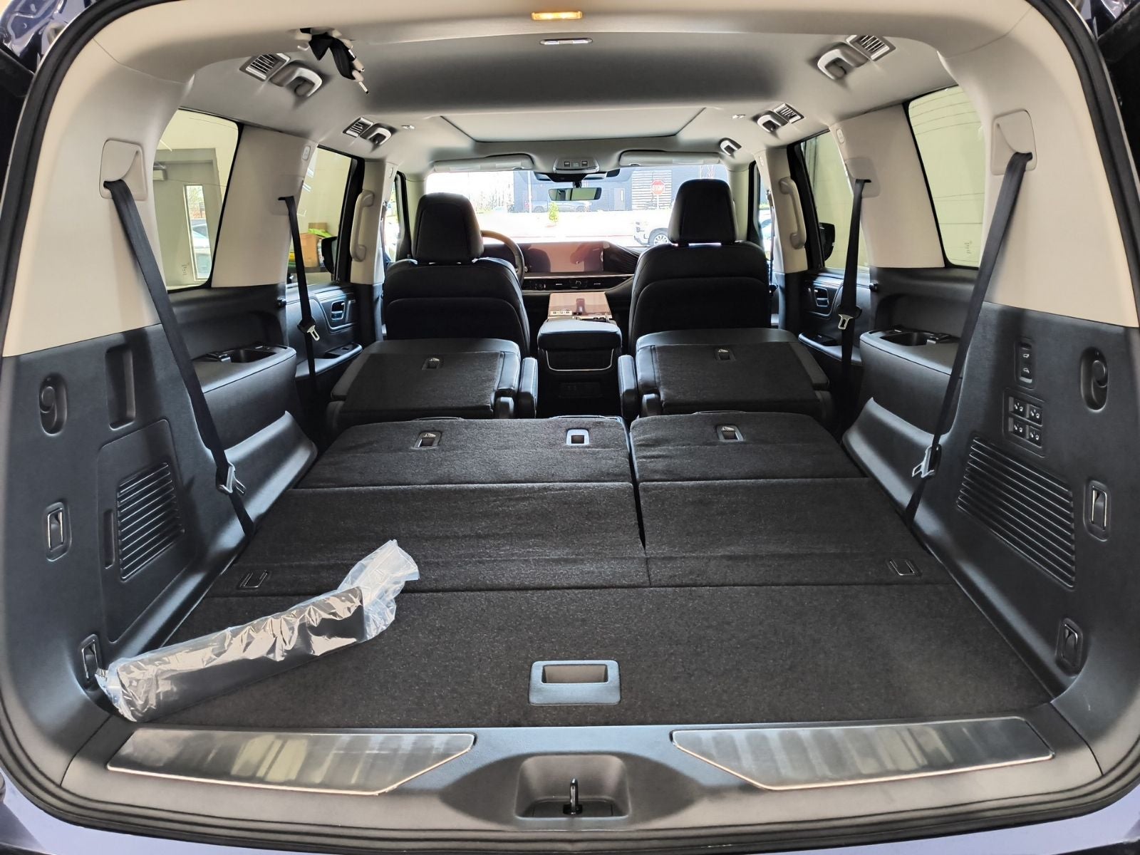 2025 INFINITI QX80 LUXE