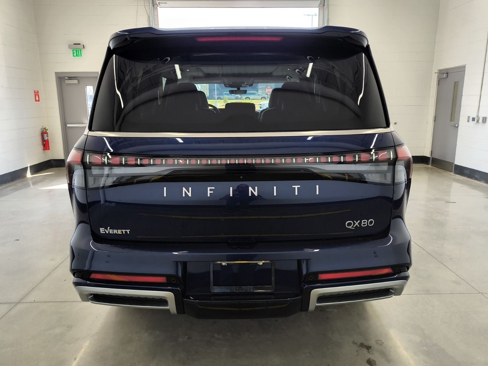 2025 INFINITI QX80 LUXE