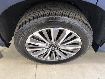 2025 INFINITI QX80 LUXE