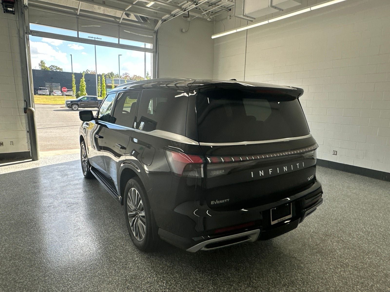 2027 INFINITI QX80 LUXE