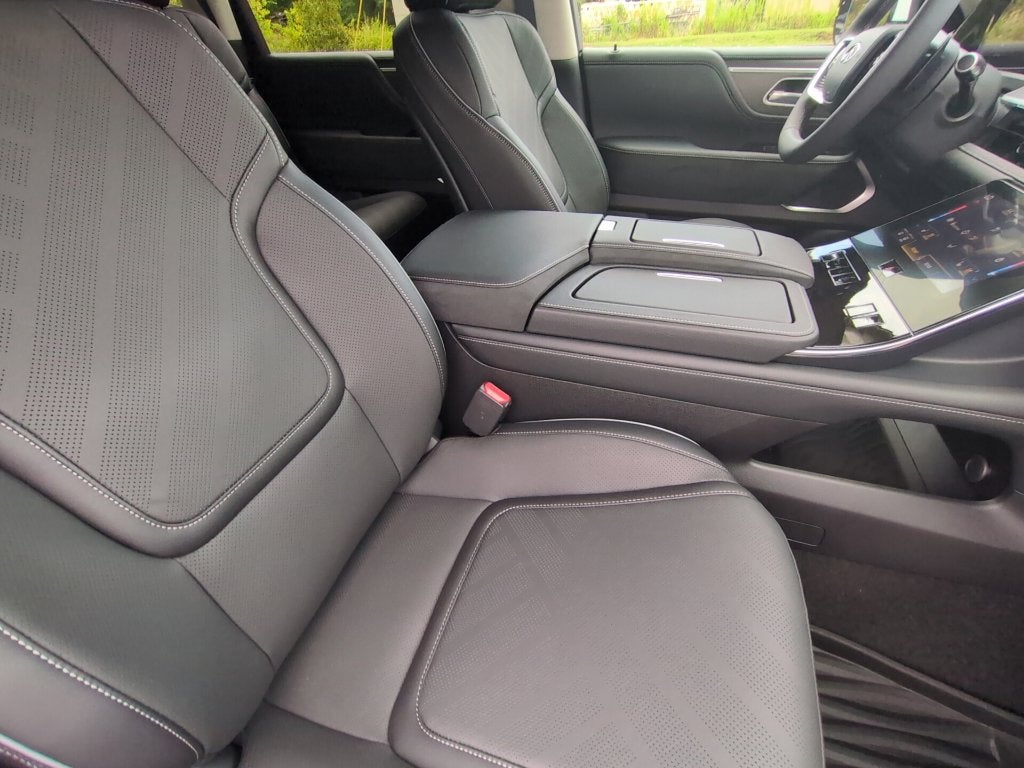 2027 INFINITI QX80 LUXE