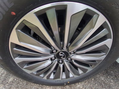 2027 INFINITI QX80 LUXE