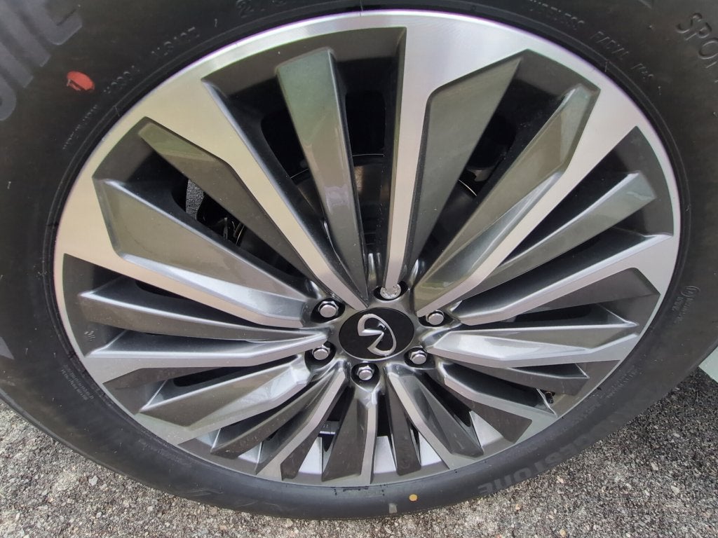 2027 INFINITI QX80 LUXE