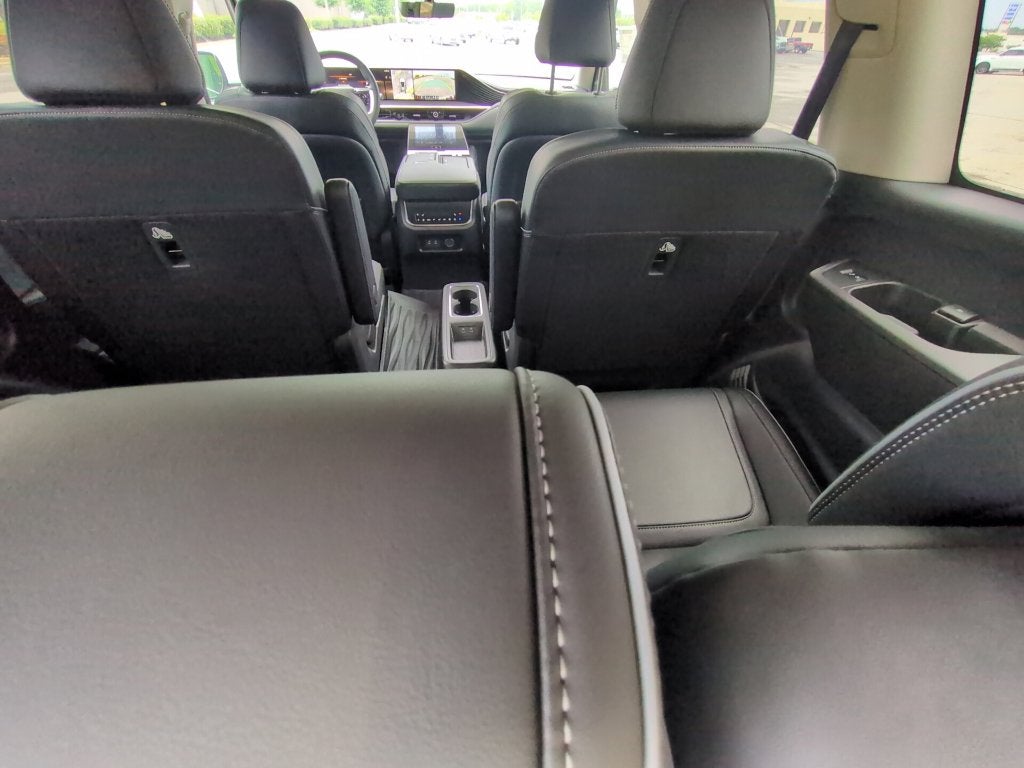 2027 INFINITI QX80 LUXE