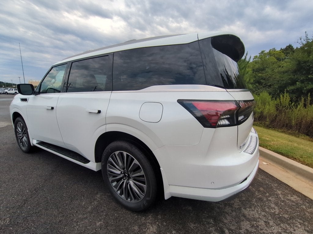 2027 INFINITI QX80 LUXE