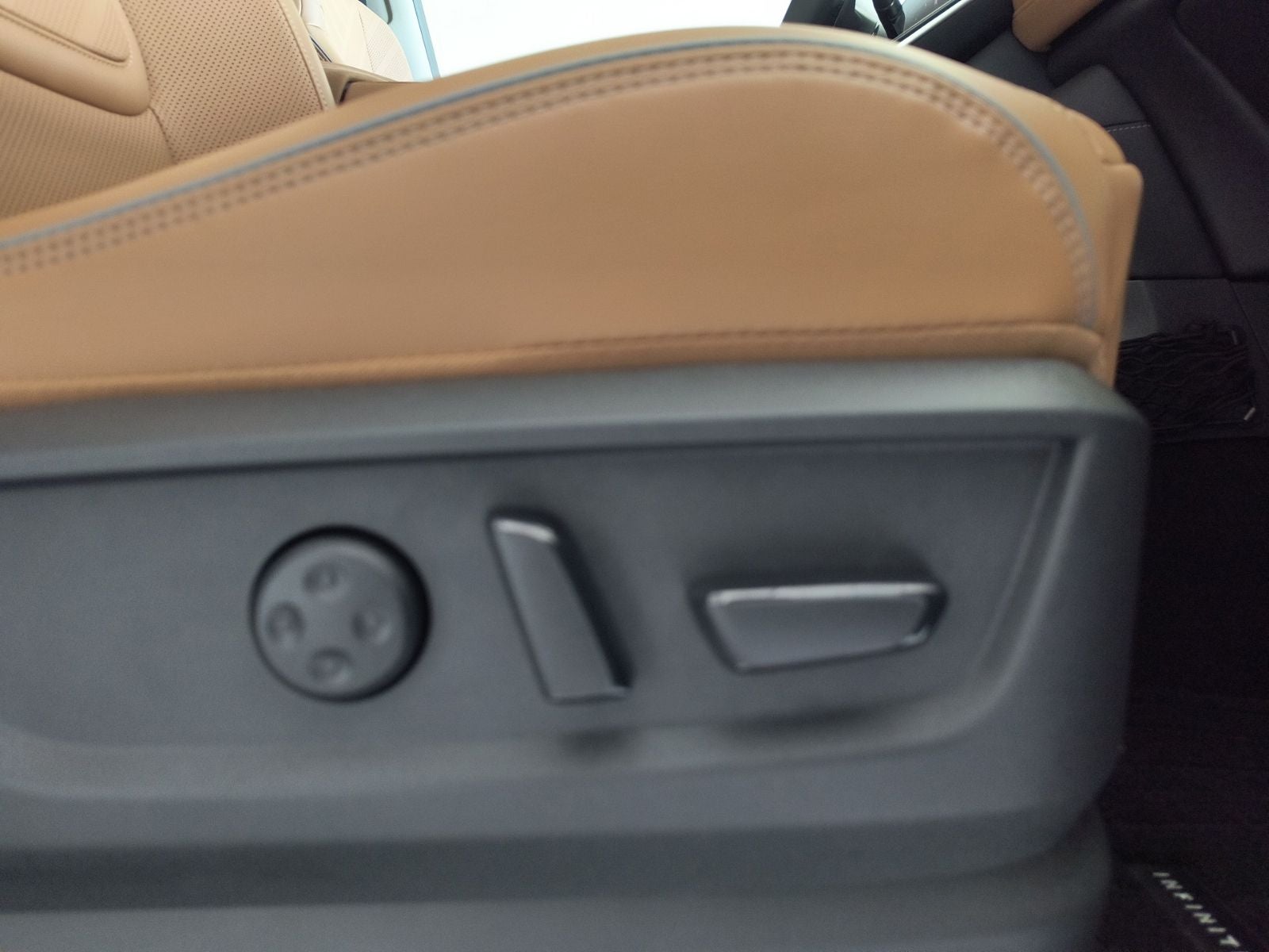 2027 INFINITI QX80 LUXE